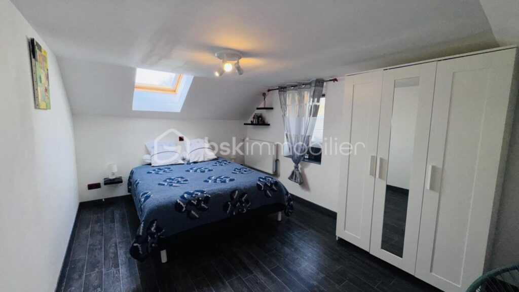 MAISON DE CARACTERE ENTIEREMENT MEUBLÉE – 7 pièces – 4 chambres – 180 m²