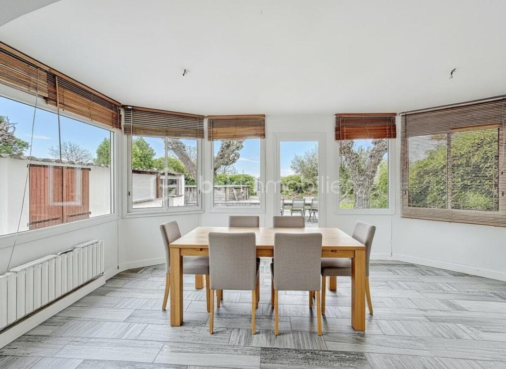 *** Villa T5 de 140m2 sur un terrain de 550m2 avec piscine et vue étangs à PALAVAS *** – 5 pièces – 4 chambres – 140 m²