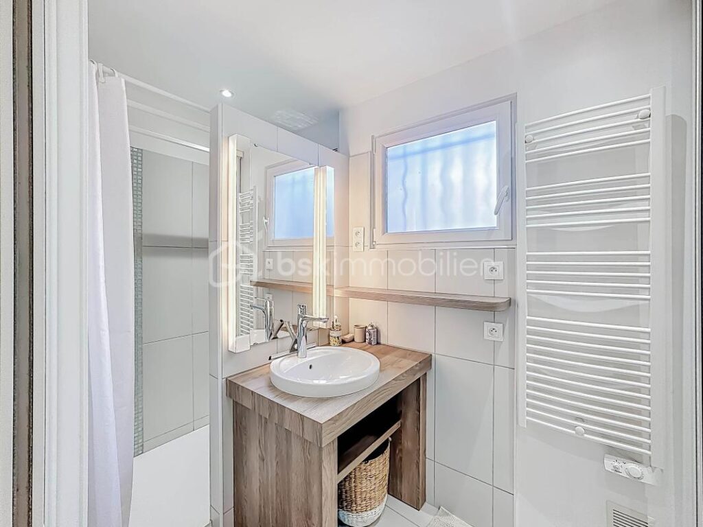 EXCLUSIVITÉ *** Magnifique Appartement T2 rénové de 45m2 avec vue canal à PALAVAS *** – 2 pièces – 1 chambre – 45 m²