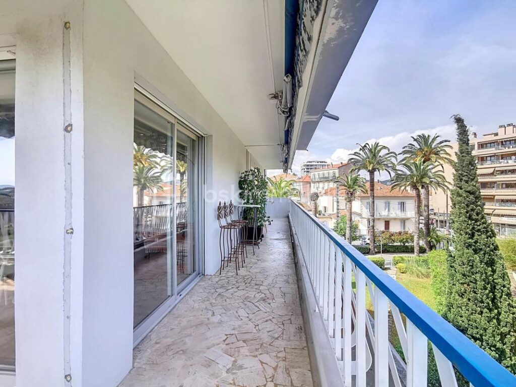 CANNES Stanislas – APPARTEMENT RÉNOVÉ 95M² AVEC VUE MER – DOUBLE GARAGE – 3 pièces – 2 chambres – 94 m²