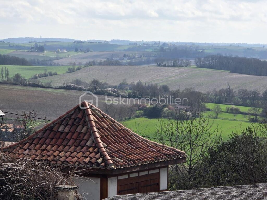 PROPRIETE DE VILLAGE EN PIERRE-3 CHAMBRES-MEZZANINE-JARDIN-CLOITRE – 5 pièces – 3 chambres – 181 m²