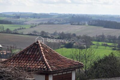 PROPRIETE DE VILLAGE EN PIERRE-3 CHAMBRES-MEZZANINE-JARDIN-CLOITRE – 5 pièces – 3 chambres – 181 m²