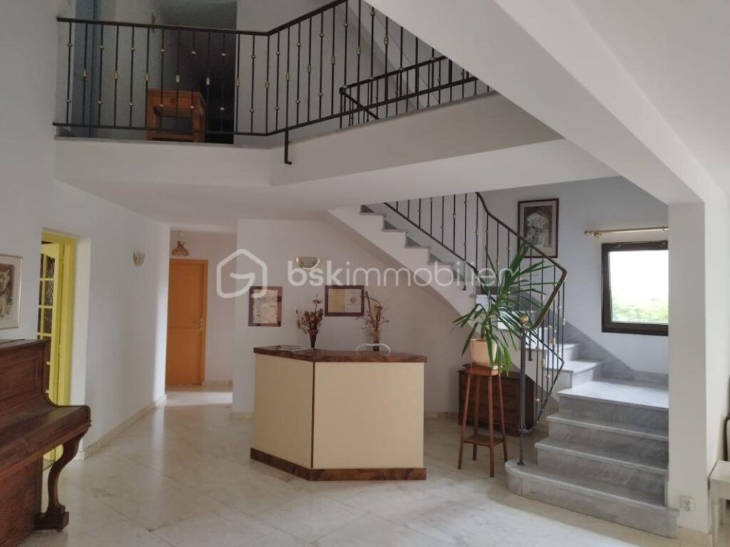 belle demeure de 420 m² sur grand terrain de 2000 m² avec piscine – 11 pièces – 6 chambres – 420 m²