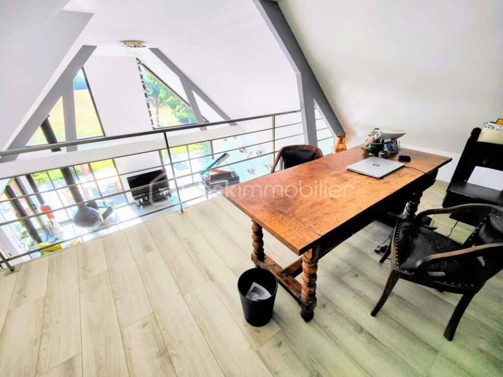 Maison av jardin arboré vue dégagée et sous-sol total ! – 10 pièces – 4 chambres – 239 m²