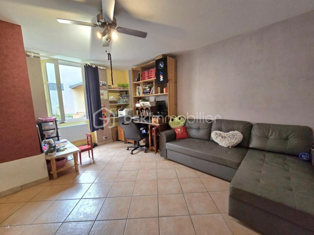 Maison avec dépendances + appartement indépendant – Vue dégagée sur la Chaîne des Puys – Impasse – Limons (63290) – 5 pièces – 3 chambres – 100 m²