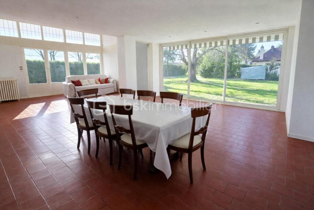 Maison de plain-pied 150 m² – Vue exceptionnelle sur les Pyrénées –Terrain divisible de 8 290 m² – 5 pièces – 4 chambres – 153 m²