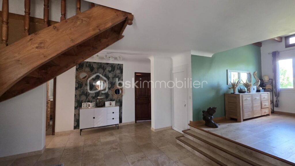 MAISON MONCAUT- 4 CHAMBRES-PISCINE- GARAGE – TERRAIN 3 HECTARES – 5 pièces – 4 chambres – 164 m²