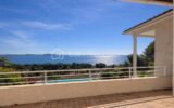 CARQUEIRANNE: VILLA D’ARCHITECTE DE 190 M2 AVEC VUE MER IMPRENABLE ET PISCINE A DEBORDEMENT – 8 pièces – 5 chambres – 189 m²