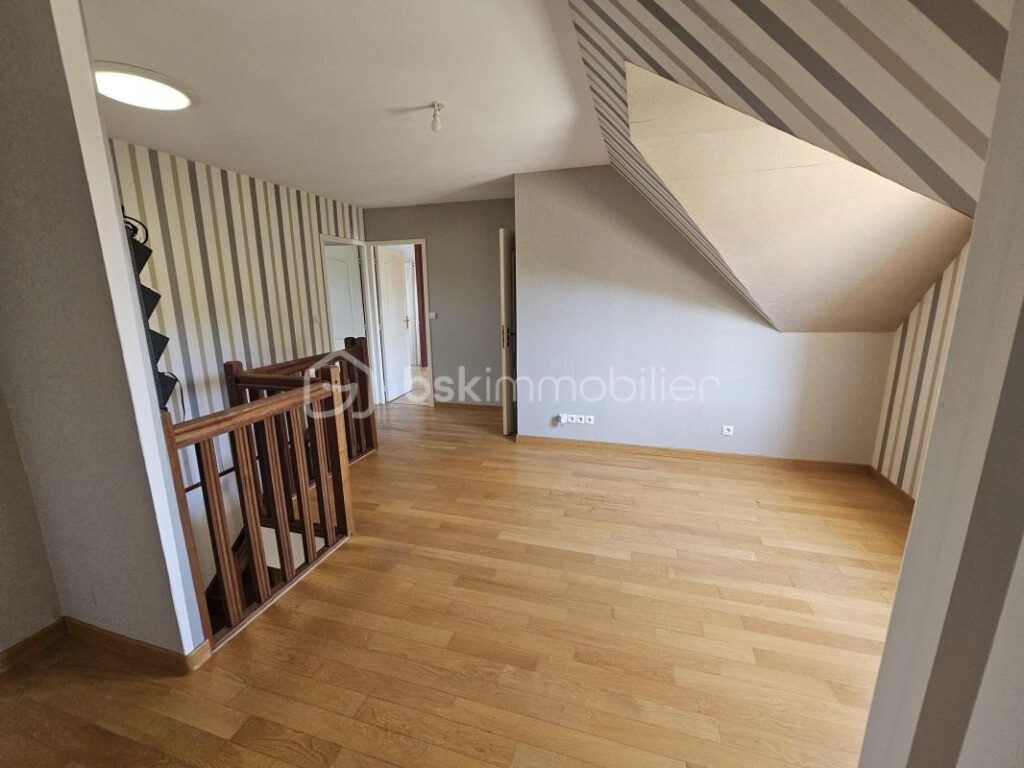 🏡 Belle maison familiale à Auneuil !! – 7 pièces – 4 chambres – 160 m²