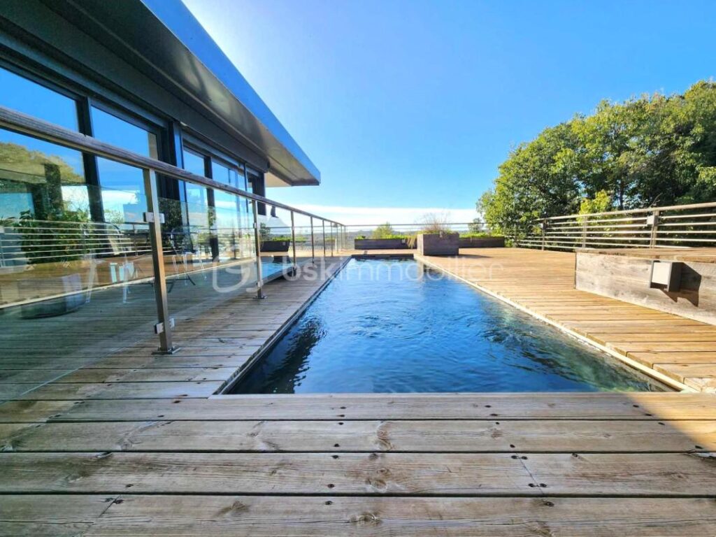 À Pézenas, superbe villa d’architecte – 3 pièces – 3 chambres – 180 m²