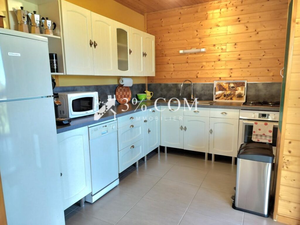 Chalet avec vue dégagée de 69m2 et 2 chambres sur 1330m2 clo – 3 pièces – 2 chambres – 69 m²