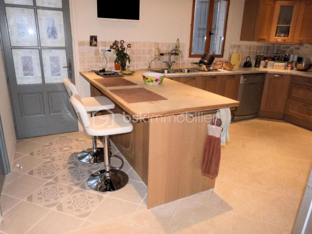 Maison de village avec gîte et vue imprenable ! – 7 pièces – 5 chambres – 155 m²