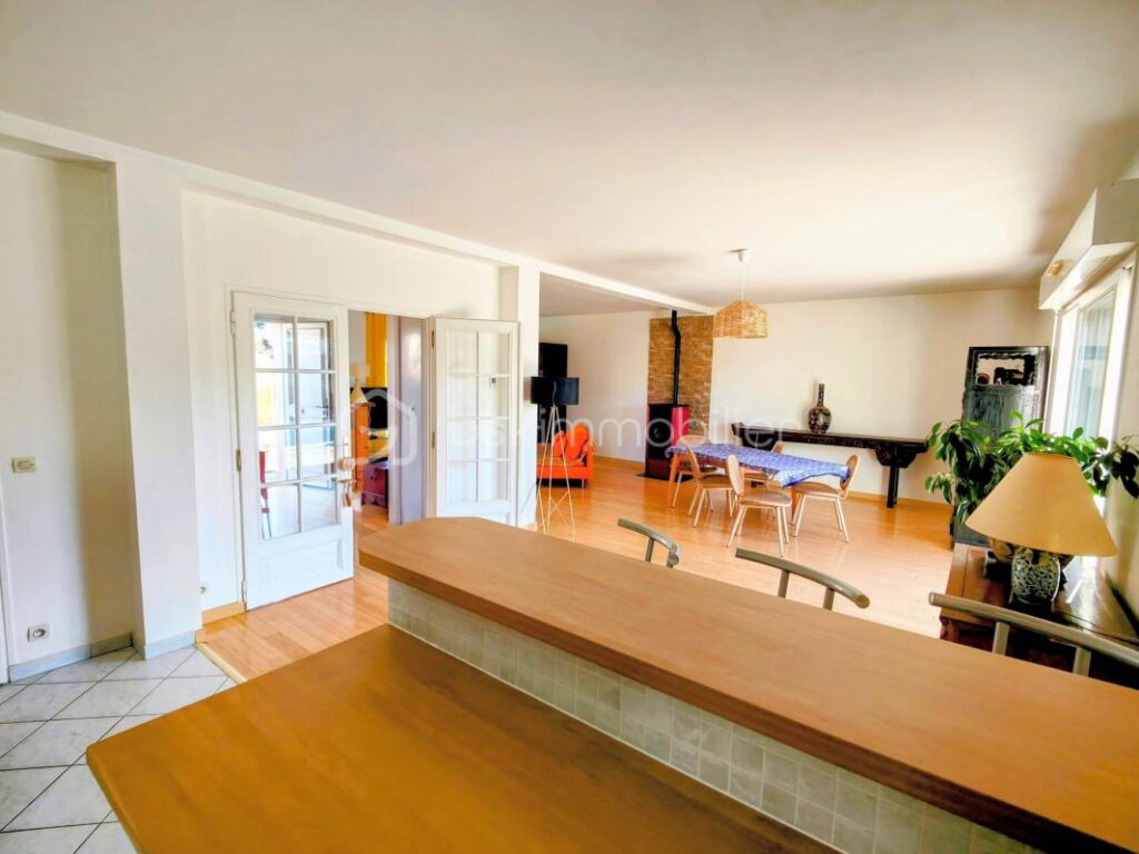 A l’abris des regards, belle maison familiale av 4 chambres et garage – 6 pièces – 4 chambres – 146 m²