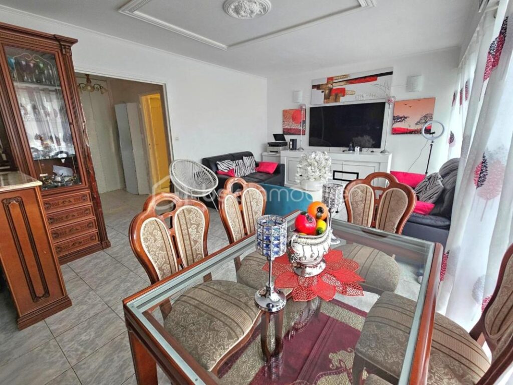 Appartement F4 82m² 3 chambres grand balcon 30m² triple exposition cave parking – 4 pièces – 3 chambres – 82 m²