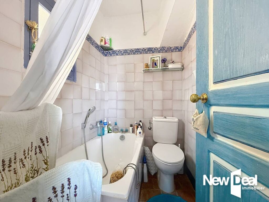 SEILLANS — Maison PLEIN COEUR village avec vue dominante – 2 pièces – 1 chambre – 36 m²