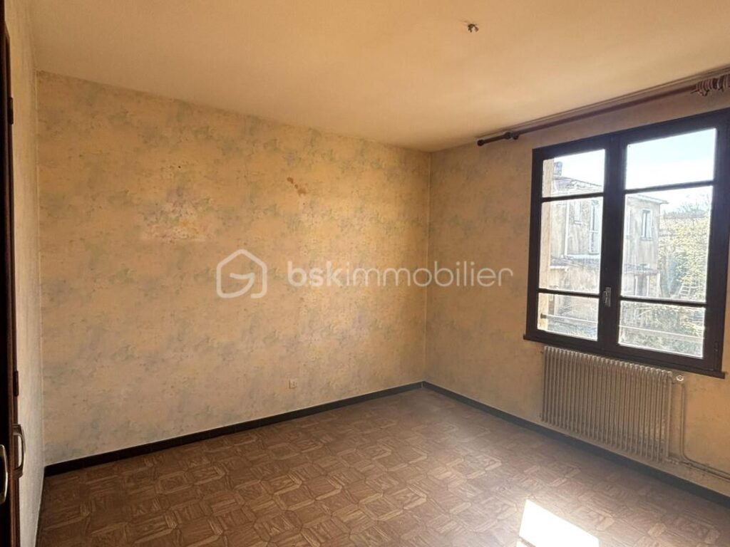 Maison à proximité immédiate de la Cité – 3 chambres + un bureau – jardin – garage – sous-sol – 4 pièces – 3 chambres – 106 m²