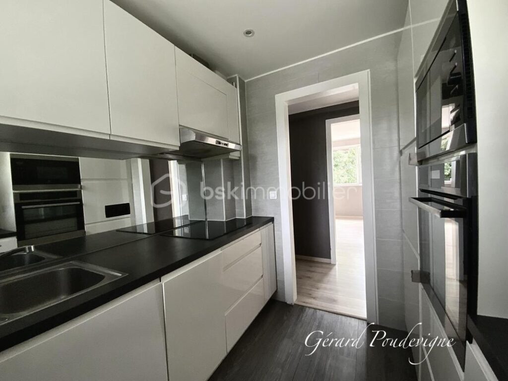 Le Port-Marly- Rue de Paris- Au calme- Prêt à habiter- – 4 pièces – 3 chambres – 62 m²