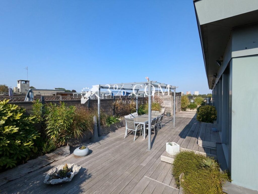 Appartement de 138 m2 – Dernier étage – Cuisine équipée – 3 – 4 pièces – 3 chambres – 138 m²