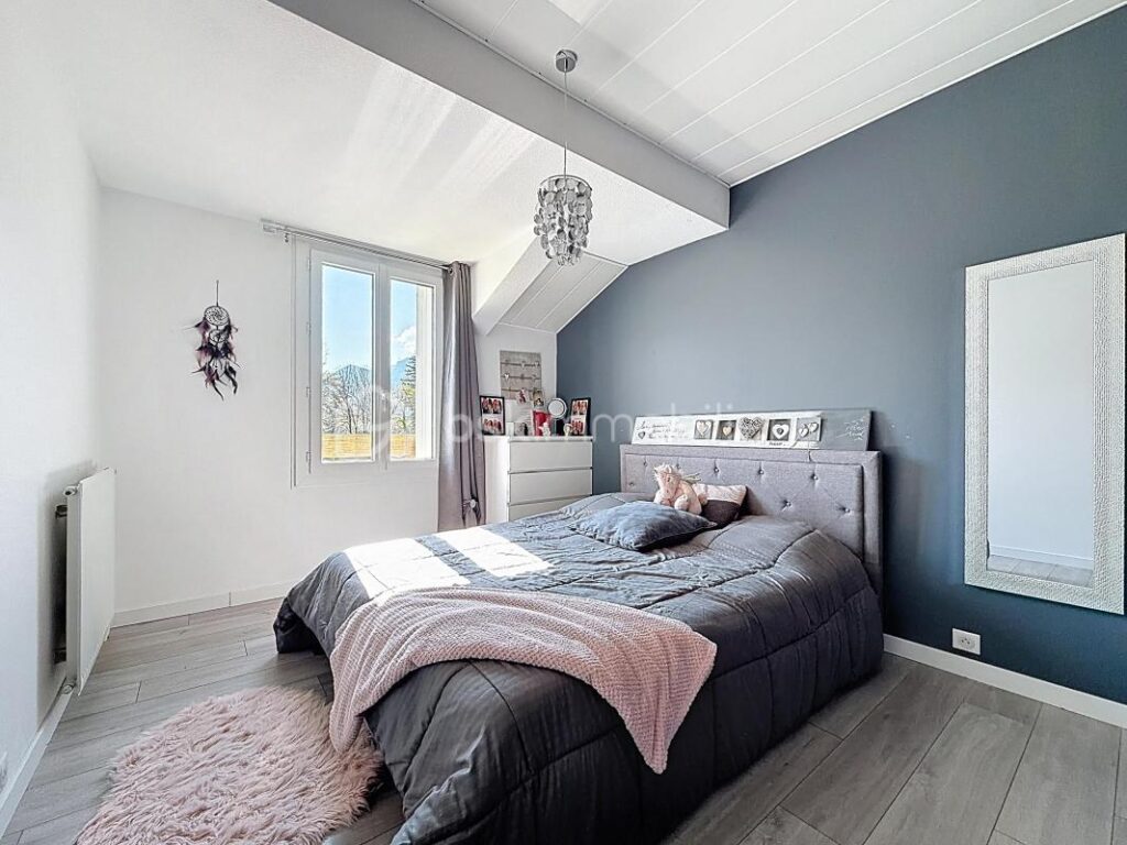 Appartement T3 de 75m2 environ avec terrasse – DERNIER ÉTAGE – 3 pièces – 2 chambres – 75 m²