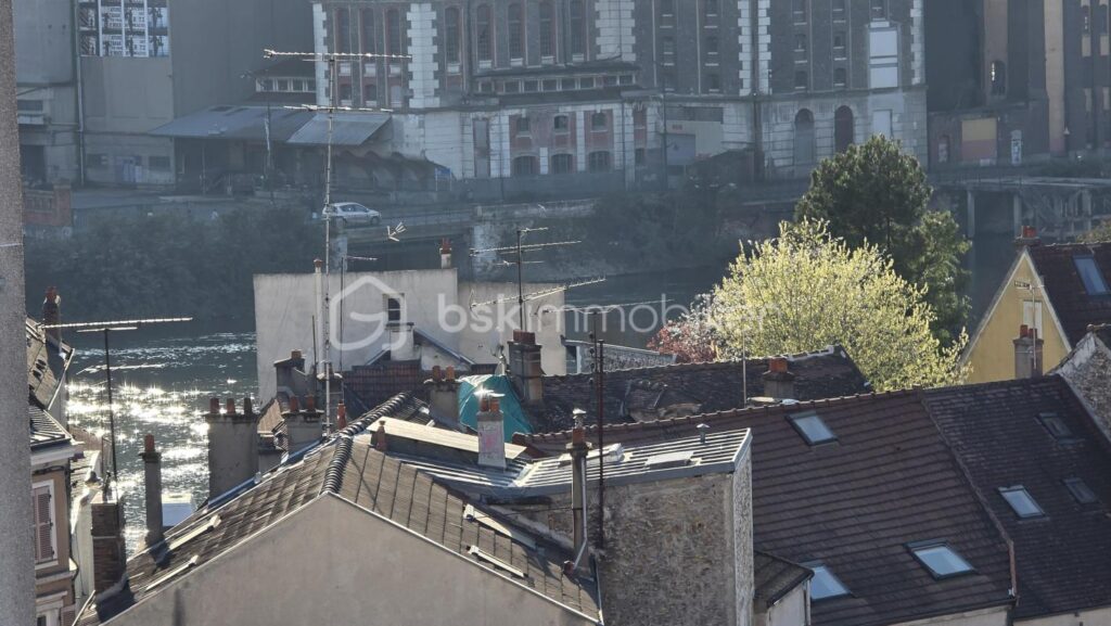 Appartement F3 – 65 m2 – 2 chambres – balcon VUE SEINE – Parking privatif couvert – 3 pièces – 2 chambres – 65 m²