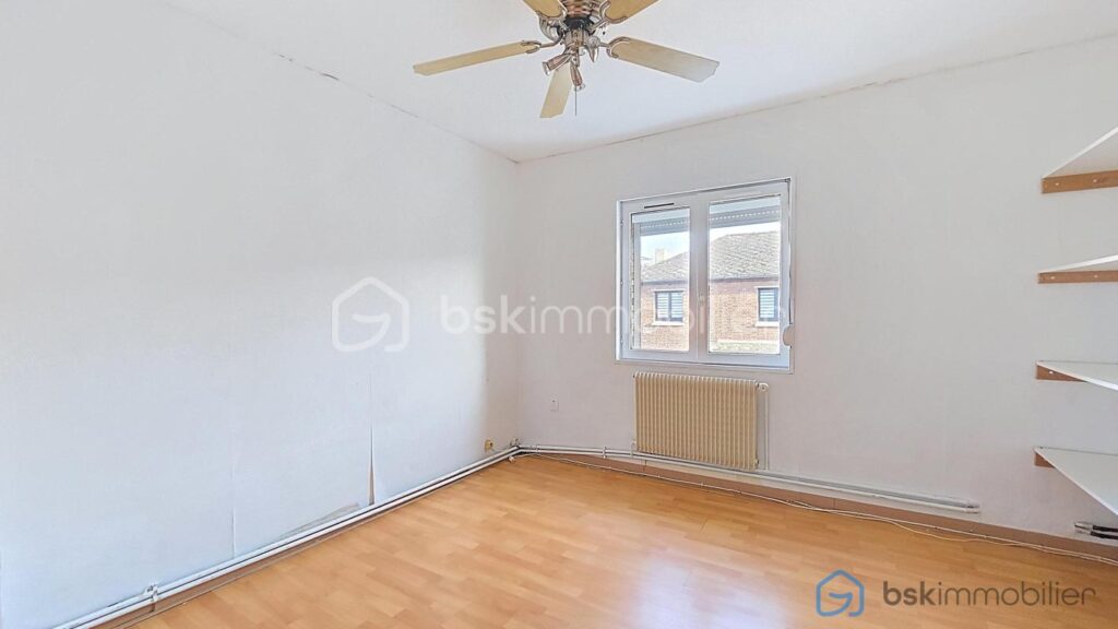 Maison 3 chambres 1 bureau jardin garage – 7 pièces – 3 chambres – 107 m²