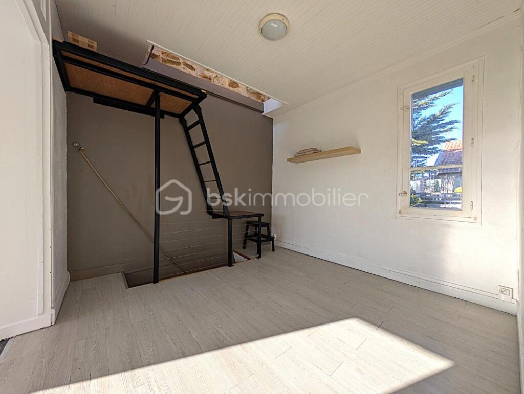 MAISON EN PIERRE FACE A LA MER – 40.78m² – CHARME – BARNEVILLE 50270 – 3 pièces – 1 chambre – 40 m²