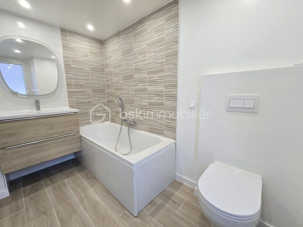 À VENDRE : Charmante maison de village à Cadenet – 4 pièces – 3 chambres – 75 m²