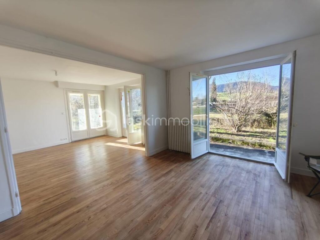 Maison familiale, grand terrain avec vue au cœur d’Arette – 6 pièces – 4 chambres – 160 m²