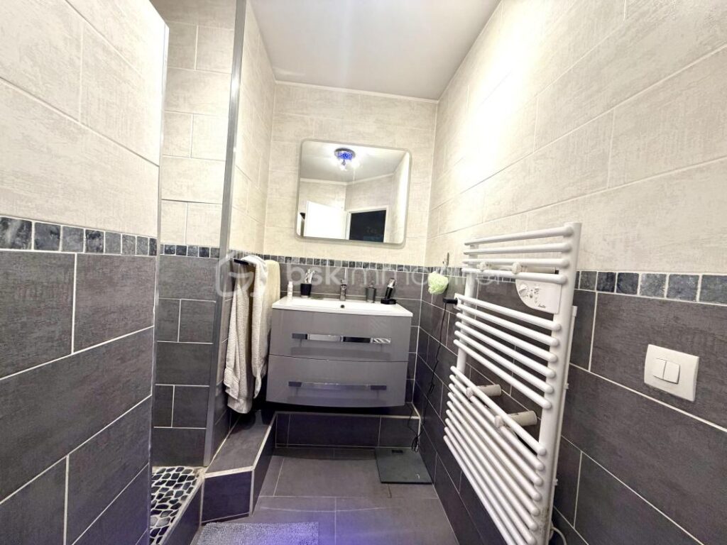 EN EXCLUSIVITÉ – DUPLEX AVEC GRANDE TERRASSE – 4 pièces – 3 chambres – 77 m²