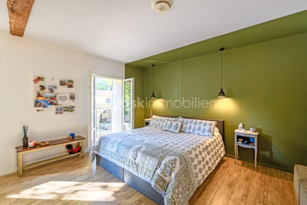 SUPERBE MAS EN PIERRES ENTIEREMENT RENOVE DANS LE GARD – 5 pièces – 4 chambres – 185 m²