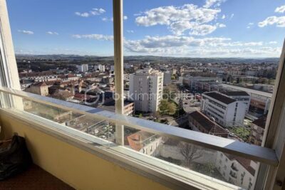 Roanne hyper centre Bel appartement de 80 m2 avec vue imprenable, grands balcons, parkings privé et cave – 3 pièces – 1 chambre – 79 m²