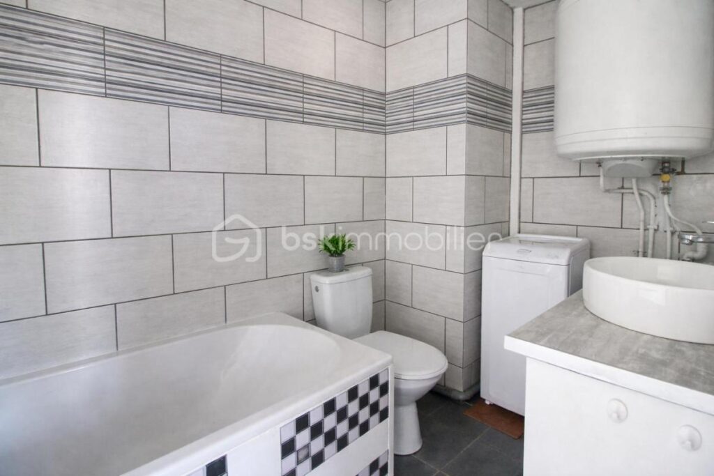 APPARTEMENT F2 – 1 chambre avec balcon et vue sur forêt – 2 pièces – 1 chambre – 36 m²