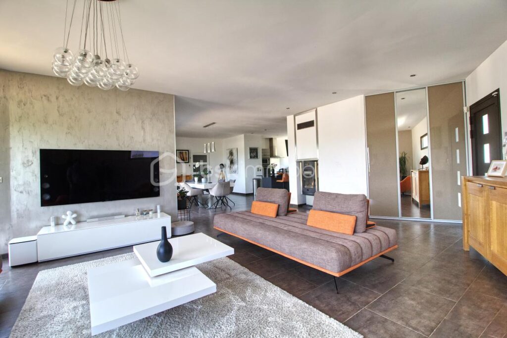 Villa contemporaine 165 M² – 6 pièces – 4 chambres – 165 m²