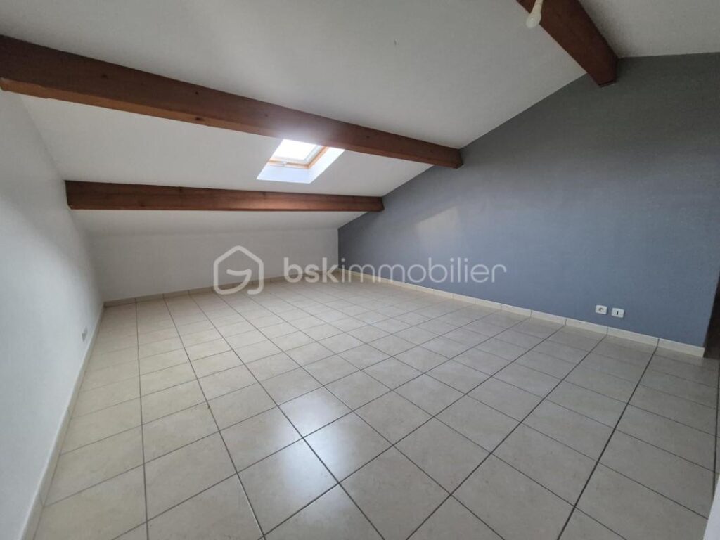 OLLIOULES: T3 EN DUPLEX AVEC TERRASSE – 3 pièces – 2 chambres – 59 m²