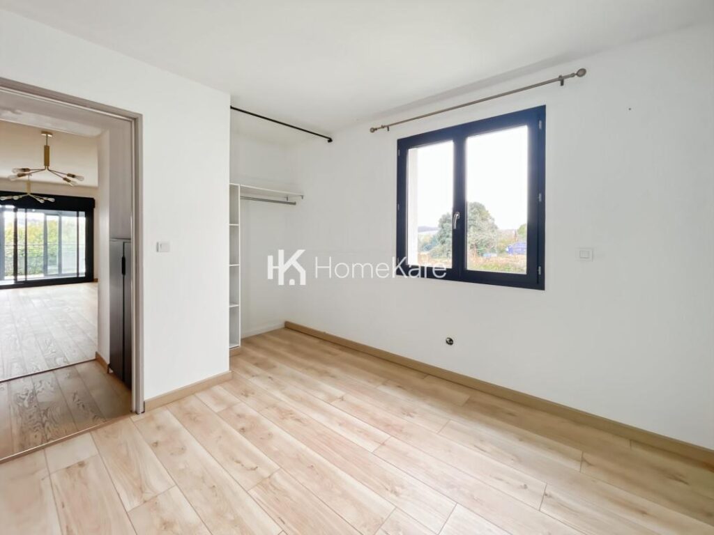 TRANQUILITÉ ASSURÉE ! – 6 pièces – 5 chambres – 130 m²