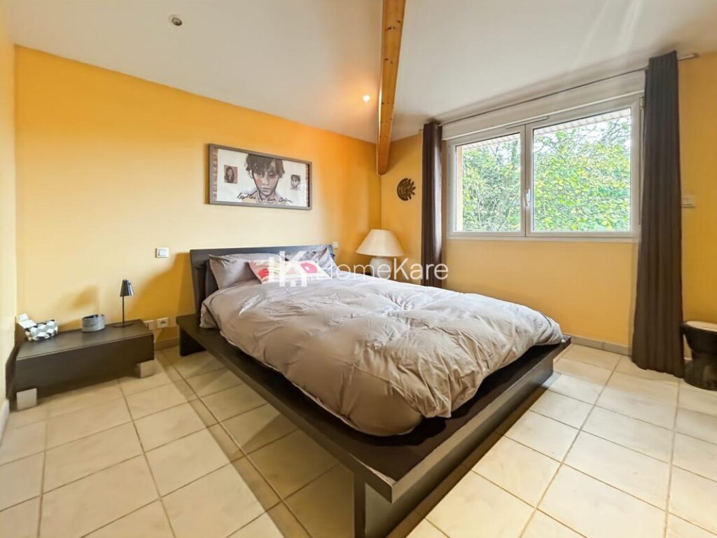 VILLA FAMILIALE T7 AVEC VUE, PISCINE ET GARAGE – 7 pièces – 4 chambres – 185 m²