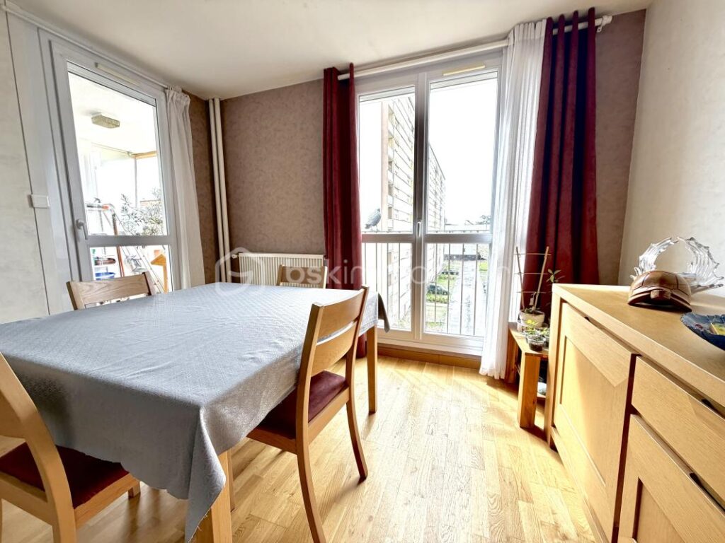 Bel appartement spatieux de 73m2 avec loggia – 3 pièces – 2 chambres – 73 m²