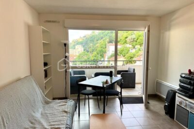 2 pièces dernier étage terrasse vendu loué – 2 pièces – 1 chambre – 40 m²
