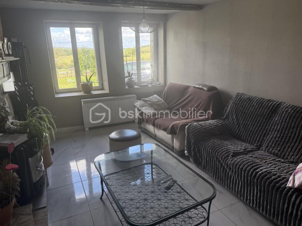 Maison à fort potentiel à la campagne – 5 pièces – 3 chambres – 131 m²