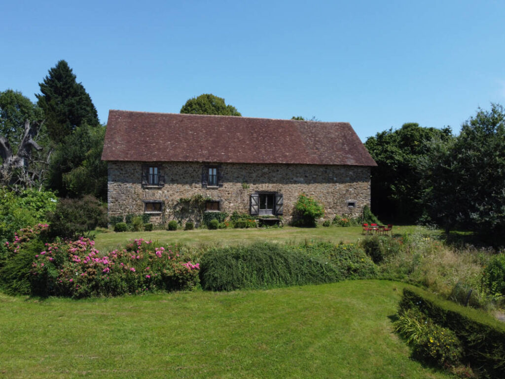 Propriété de charme 300 m² avec piscine et 1,5 ha – calme absolu – 7 pièces – 5 chambres – 300 m²