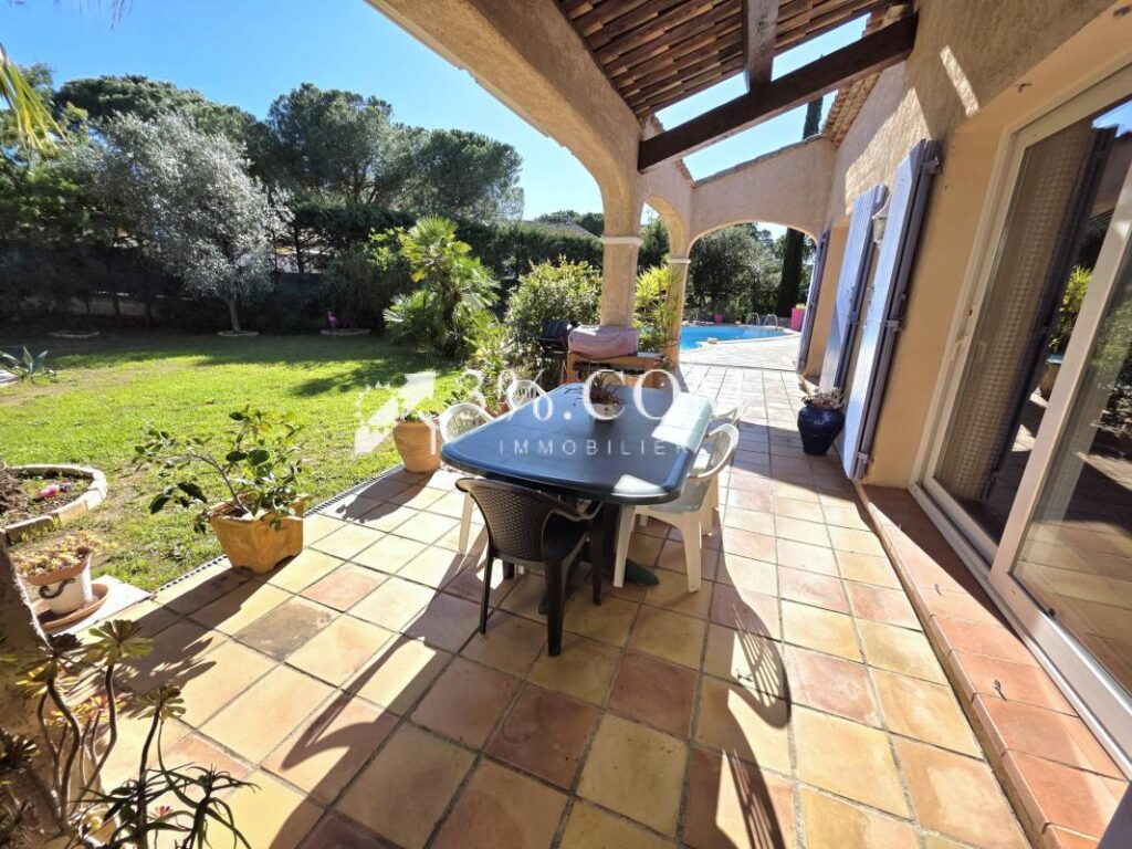 Grande villa dans quartier verdoyant – 6 pièces – 4 chambres – 145 m²