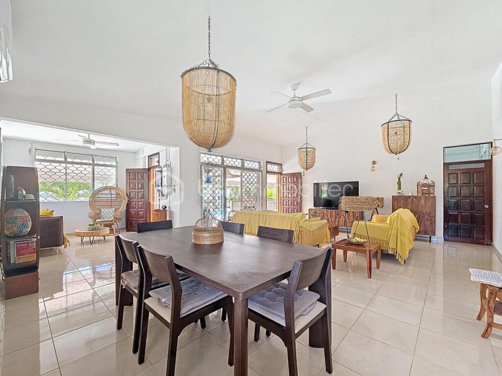 Villa 165 m2 piscine garage 3 chambres et atelier – 5 pièces – 3 chambres – 165 m²