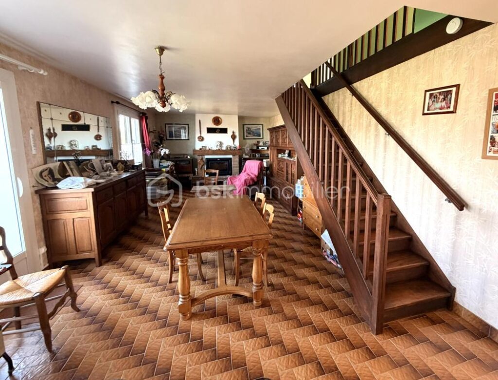 Maison avec garage – autonomie de plain pied et sous sol complet – 8 pièces – 6 chambres – 170 m²