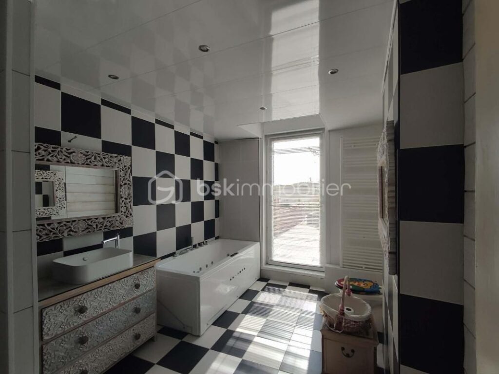 Maison de ville HYPER CENTRE PUR de 1948, 402m2, 15 pièces !!!! – 15 pièces – 9 chambres – 402 m²