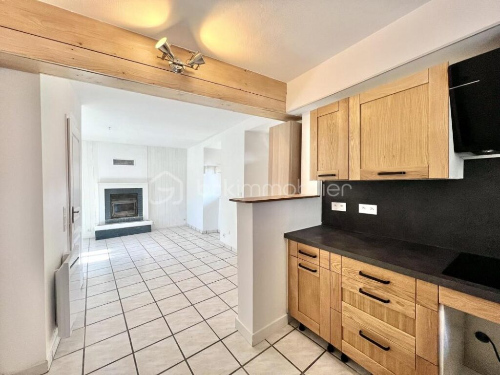 Charmante maison en pierres avec jardin – THEYS – 4 pièces – 2 chambres – 50 m²