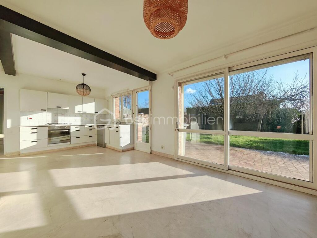 MAISON INDIVIDUELLE / LUMINEUSE +++ / 2 CHAMBRES POSSIBLE 3 / TERRAIN 567 M2 / JARDIN / VUE SUR LES CHAMPS – 4 pièces – 3 chambres – 110 m²