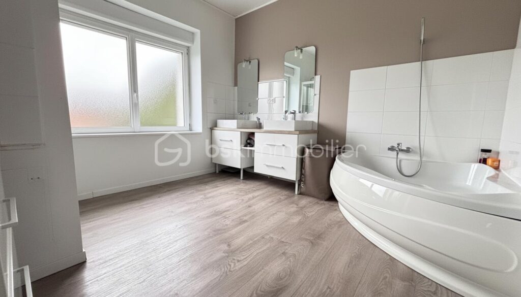 Longère avec vue dur la vallée – 6 pièces – 3 chambres – 200 m²