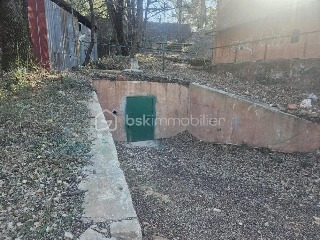 Propriété à rénover dans un cadre exceptionnel – Massif de la Sainte-Baume – 10 pièces – 6 chambres – 220 m²