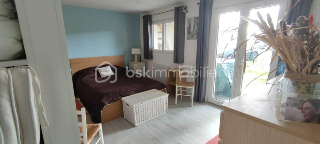 Maison de plain pied de 140m2, 5 pièces, 3 chambres avec gite de 65m2 – 7 pièces – 4 chambres – 205 m²