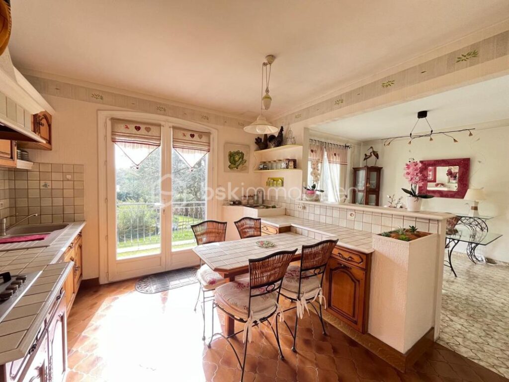 Maison de plain-pied – Quartier résidentiel à Vertou – 6 pièces – 3 chambres – 136 m²